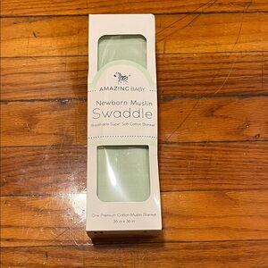 Amazing Baby Newborn Muslin Swaddle - Green